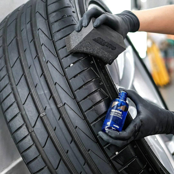 Керамическое покрытие для шин и неокрашенного пластика CARPRO BlackOut, 50 мл (000000315)