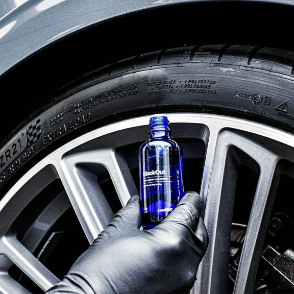 Керамическое покрытие для шин и неокрашенного пластика CARPRO BlackOut, 50 мл (000000315)
