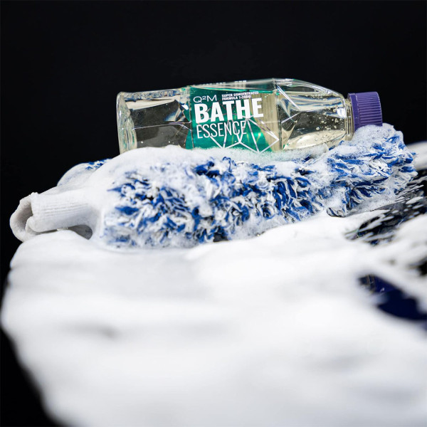 Автошампунь для ручной мойки Gyeon Q²M Bathe Essence, 1000 мл (8809432674443)