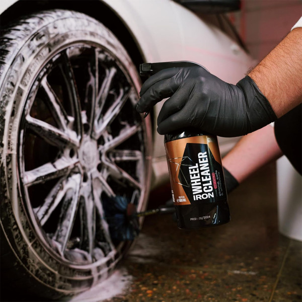 Очиститель дисков от металлических вкраплений Gyeon Q²M Iron WheelCleaner REDEFINED, 0.5 л (8809432677949)