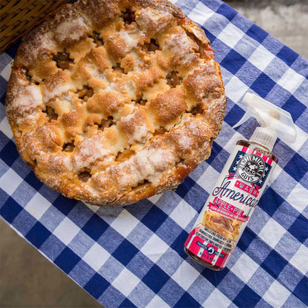 Ароматизатор и нейтрализатор запахов с ароматом яблочного пирога Chemical Guys Warm American Apple Pie Air Freshener, 118 мл (AIR227_04)