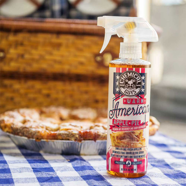 Ароматизатор и нейтрализатор запахов с ароматом яблочного пирога Chemical Guys Warm American Apple Pie Air Freshener, 118 мл (AIR227_04)