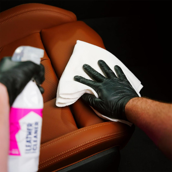 Очиститель кожи Gyeon Q²M LeatherCleaner Natural, 500 мл