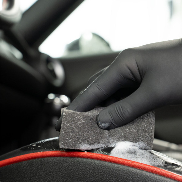 Деликатный очиститель для кожи и текстиля The Finisher от Koch Chemie LeatherTexClean, 500 мл