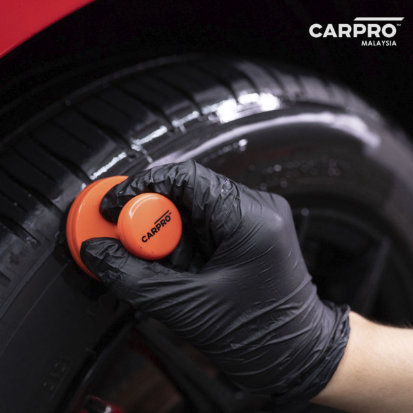 Аппликатор для чернения резины и пластика CARPRO DarkSide Tyre Brush