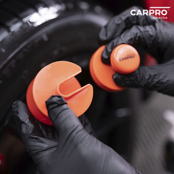 Аппликатор для чернения резины и пластика CARPRO DarkSide Tyre Brush