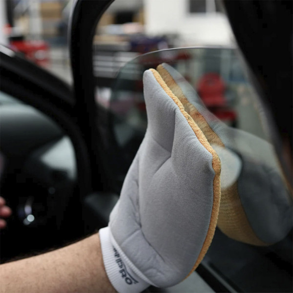 Перчатка для чистки стекла CARPRO GlassMitt (8809397817923)