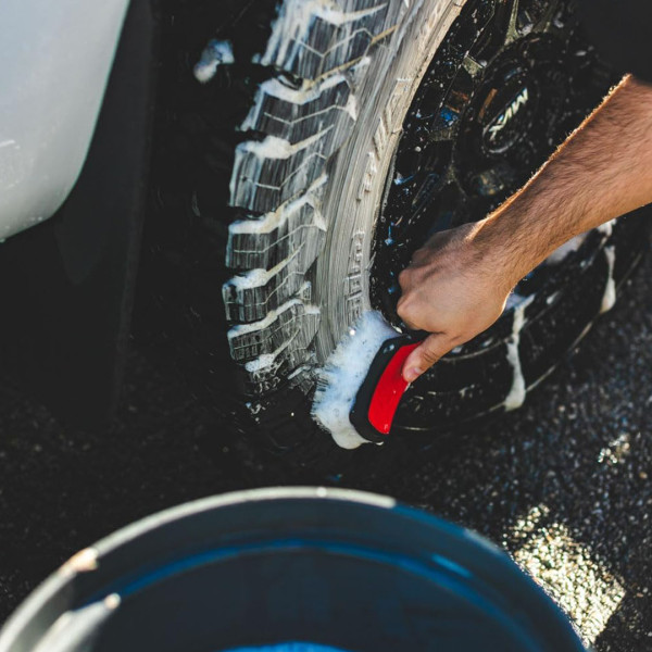Премиум-щетка для чистки шин Detail Factory ProGrip XL Tire Brush, Красная