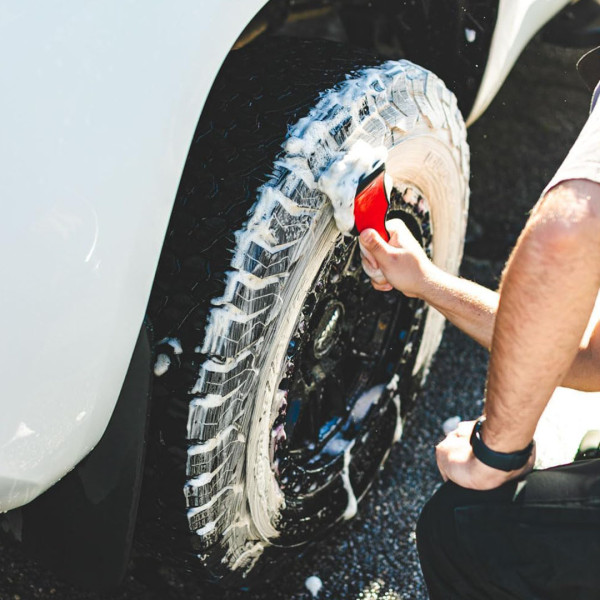 Премиум-щетка для чистки шин Detail Factory ProGrip XL Tire Brush, Красная