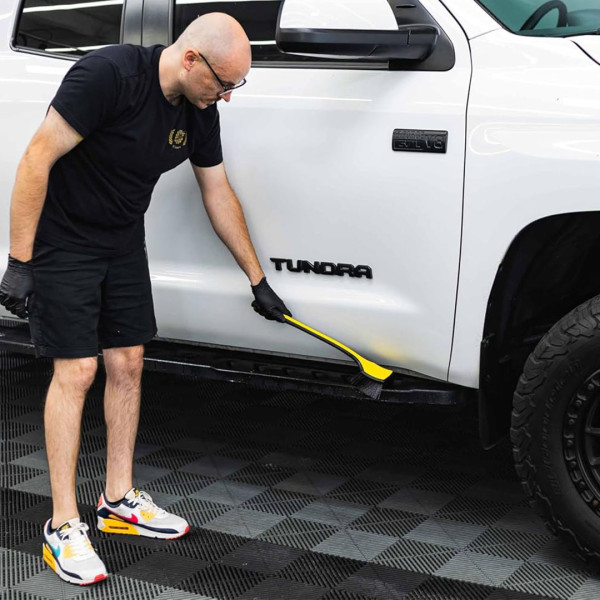 Щетка для колесных арок Detail Factory ProGrip Fender Well Brush, желтый