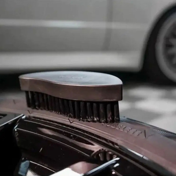 Щетка для шин Gyeon Q²M TireBrush