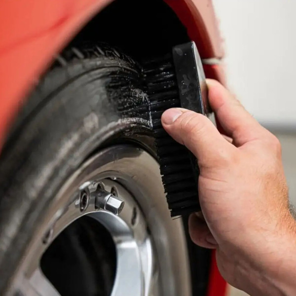 Щетка для шин Gyeon Q²M TireBrush