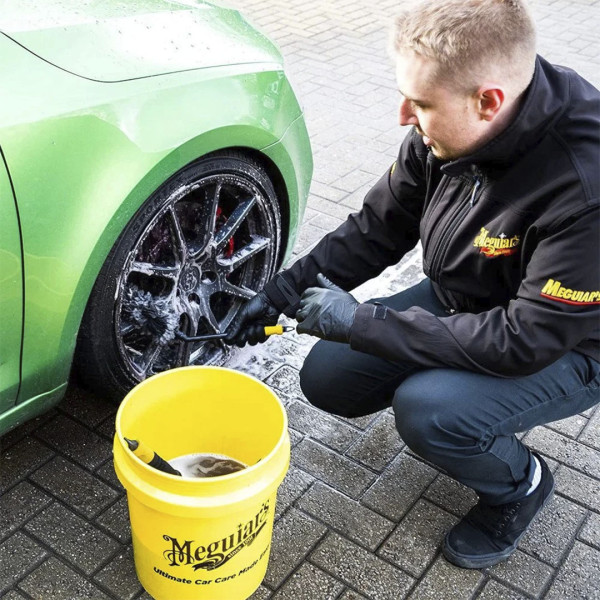 Микрофибровая щетка для дисков Meguiar's Supreme Microfibre Angled Wheel Cleaning Brush (X190700EU)